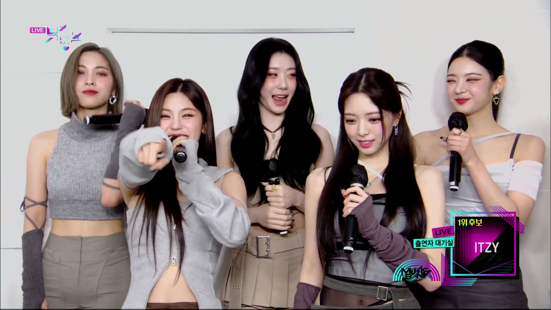 있지 류진 wearing PB030E